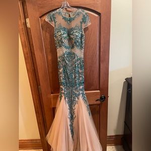 Sherri Hill Prom Dress Size: 00 Color: Jade green and nude
